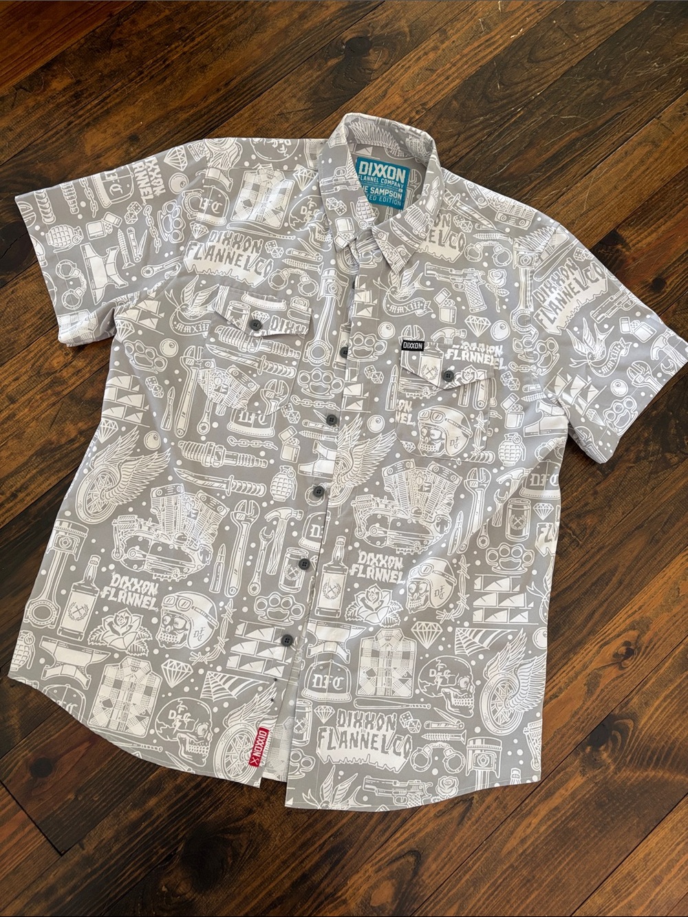 DIXXON Light Gray & White Short-Sleeve Graphic Button-Down Shirt
